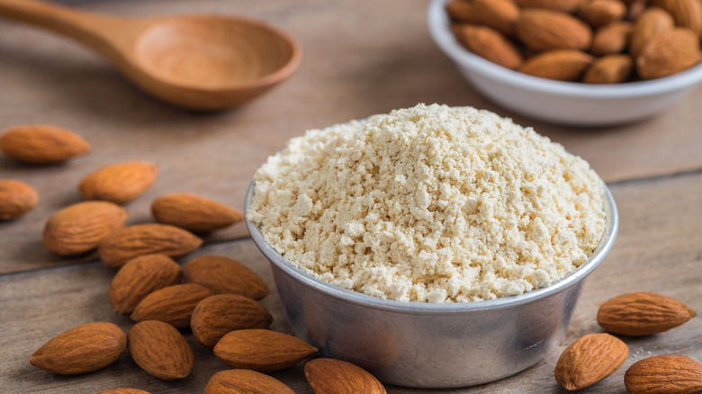 almond flour with almonds