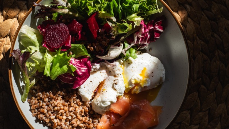 Poached eggs in a salad