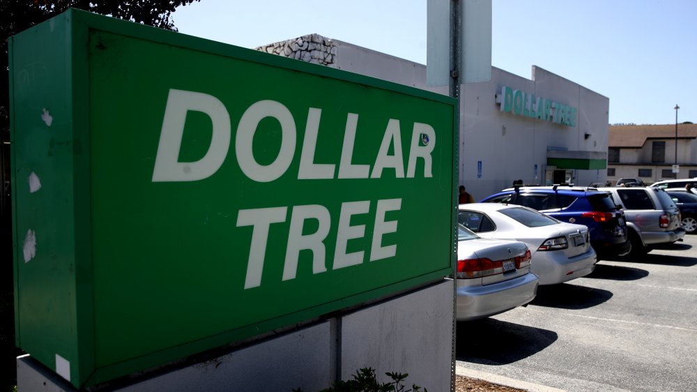 Dollar Tree sign