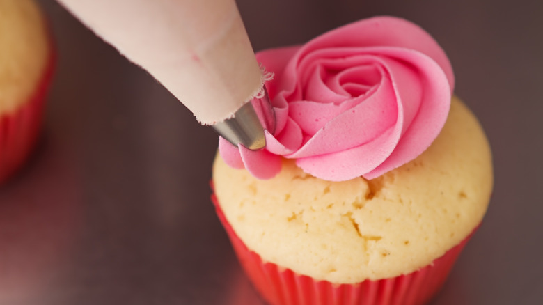 Icing a cupcake