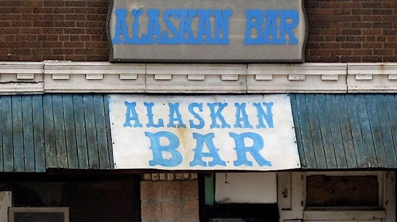 A sign that reads "alaskan bar"