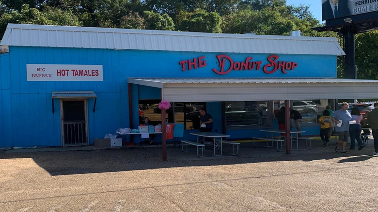 exterior The Donut Shop