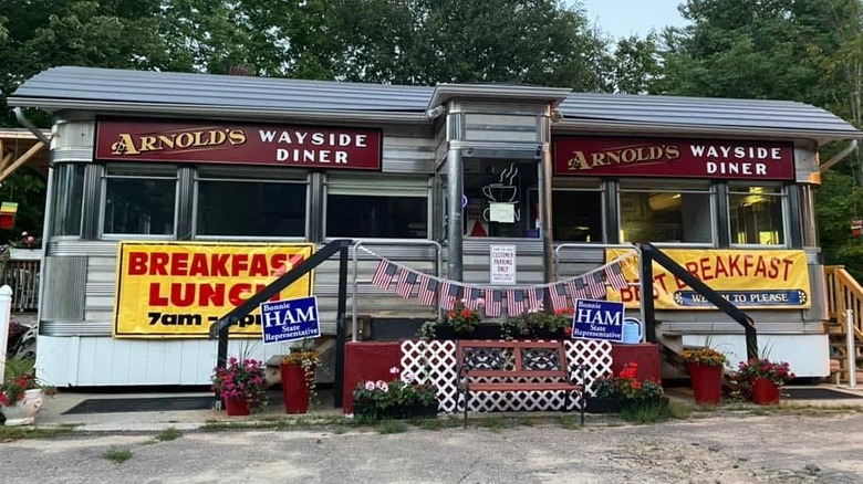 exterior Arnolds Wayside Diner