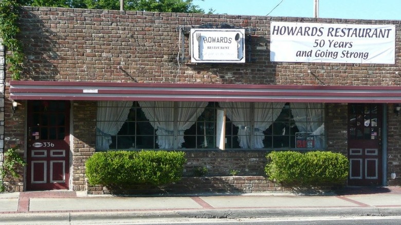 exterior Howard's Restaurant, South Carolina