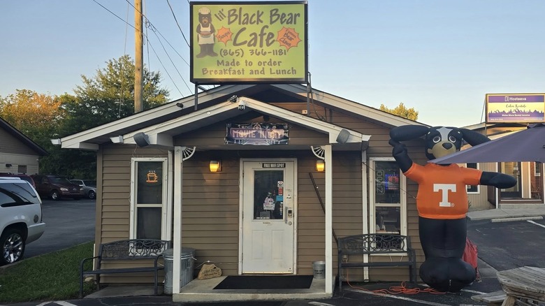 exterior Lil Black Bear Cafe