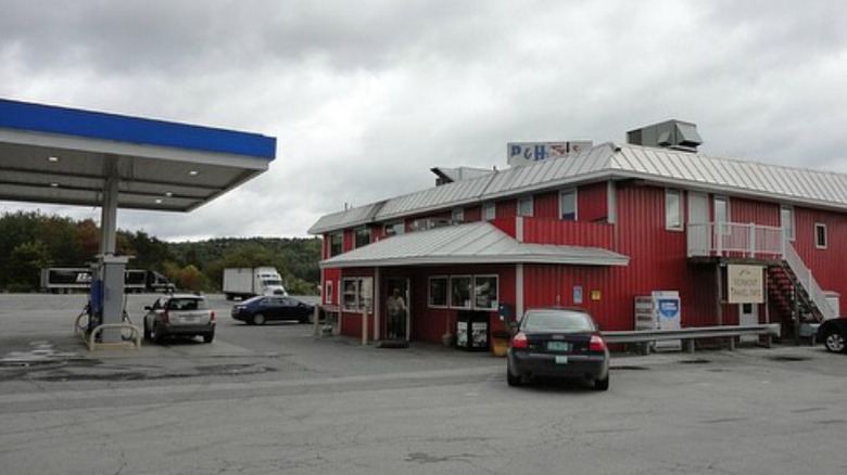 exterior Vermont: P&H Truck Stop