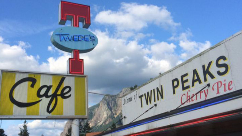 exterior Twede's Cafe, Washington