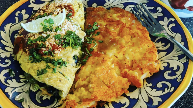 Omelet and hash browns at Egg Mann and Earl