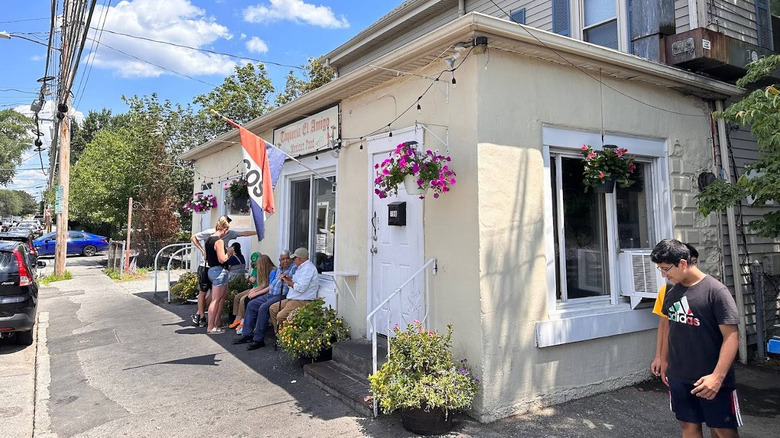 Exterior of Taqueria El Amigo
