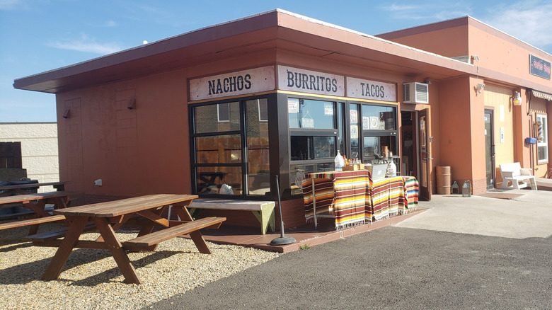 Exterior of El Vaquero Taqueria