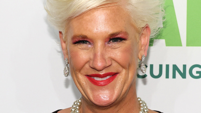 Anne Burrell headshot