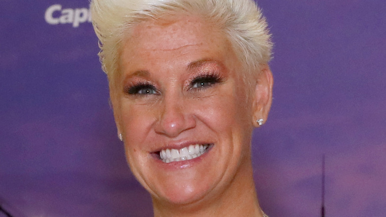 Anne Burrell headshot