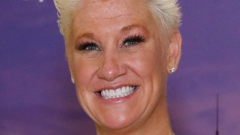 Anne Burrell smiling at an event 