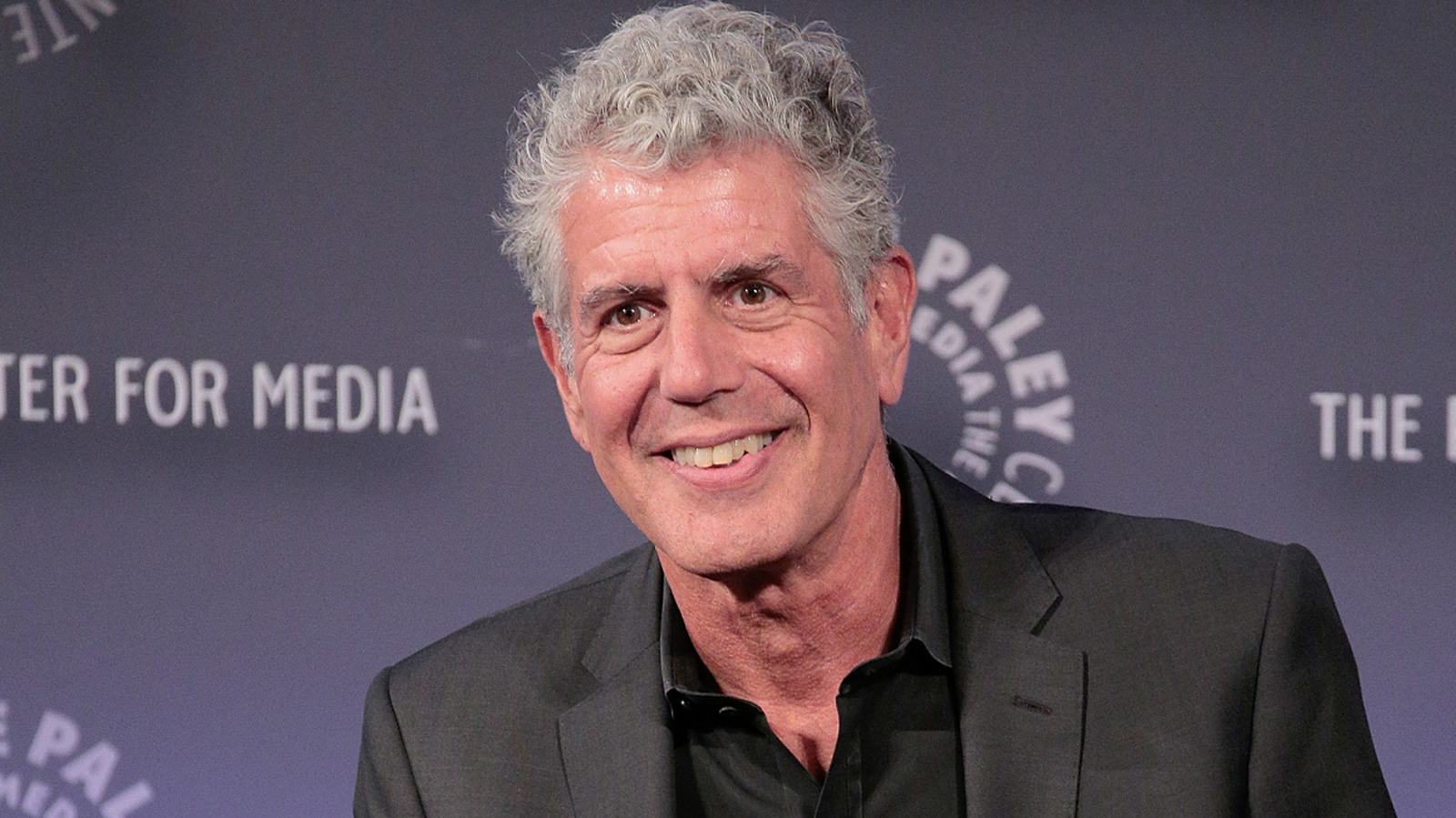 Anthony Bourdain's 6 Elements Of A Great Bar