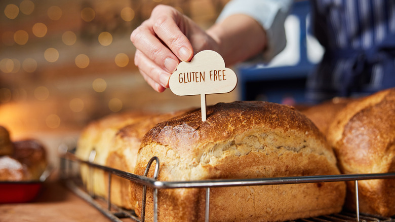 Putting gluten-free sign in bread at bakery