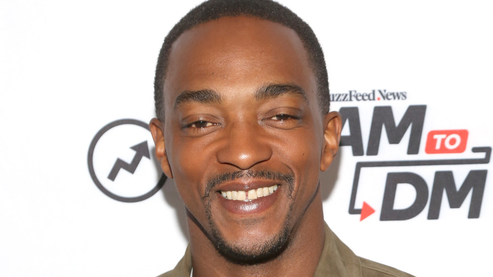 Anthony Mackie smiling at event