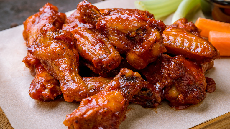 Applebee's Is Offering $1 Wings. Here's How To Get Them