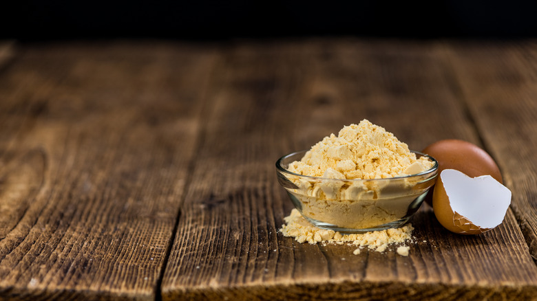 Powdered eggs in a bowl