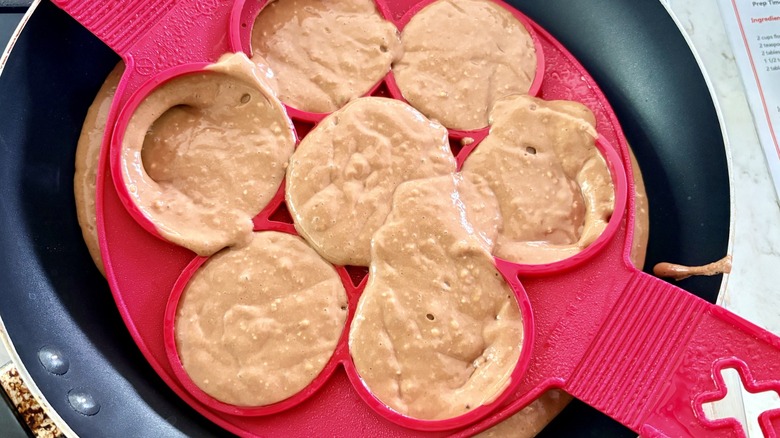 Trying to use Flippin' Fantastic from As Seen On TV to make multiple pancakes in a pan