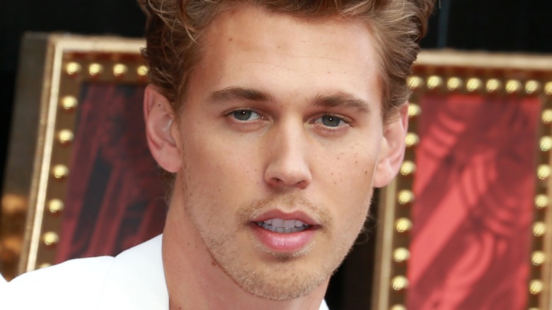 Austin Butler pouting