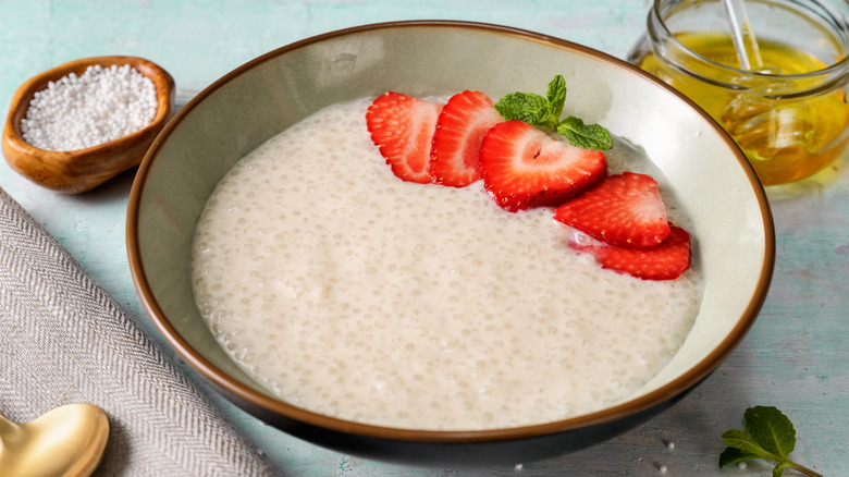 tapioca pudding with strawberries