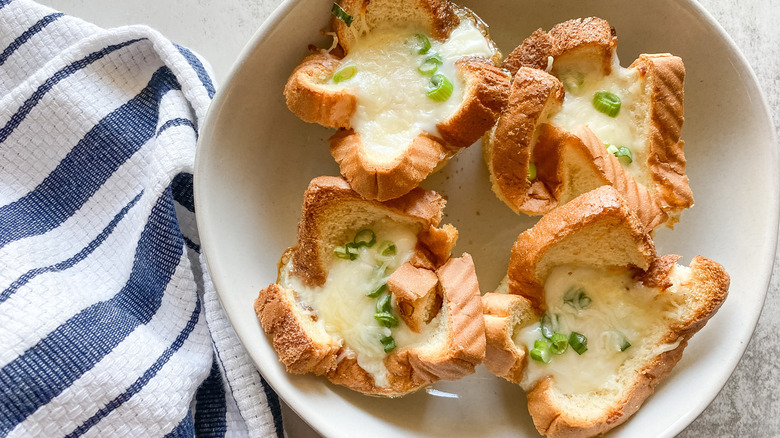 baked eggs in a basket