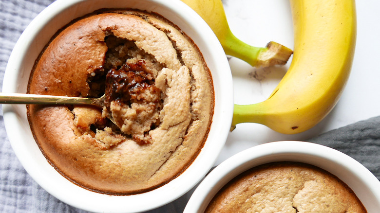 Baked oatmeal in ramekins with banana