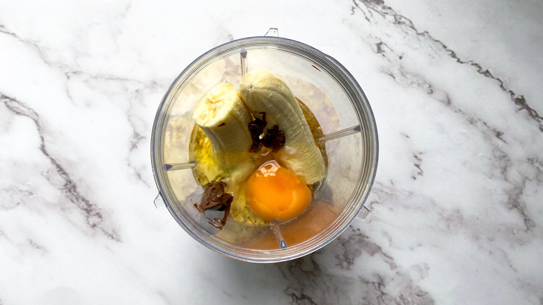 Oatmeal ingredients in blender