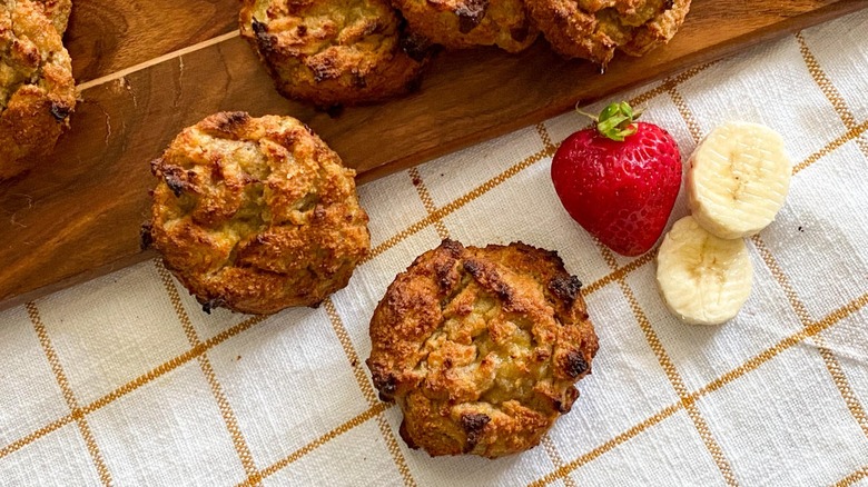 banana bread cookies with fruit