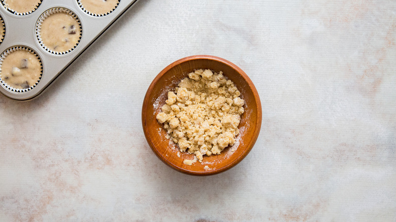 crumb topping in wooden bowl