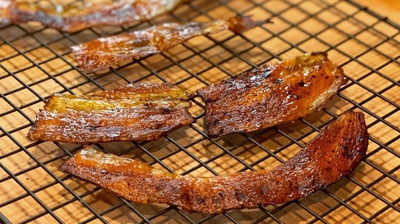 banana peel bacon slices