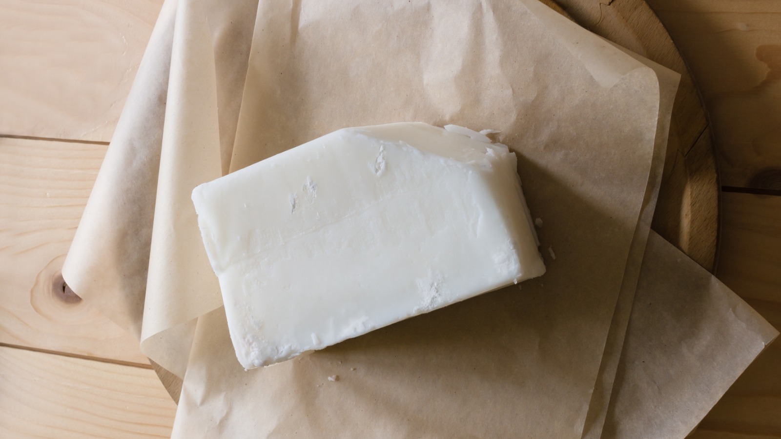 <a href="https://www.mashed.com/2141395/beef-tallow-vs-lard-nutritional-differences/" target="_blank">Beef Tallow Vs Lard: The Differences In Nutrition You Need To Know</a>