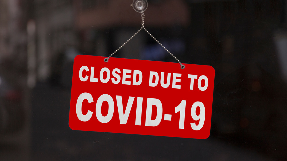 Covid closed sign 