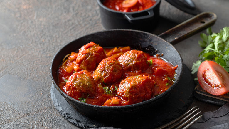 Spanish meatballs in tomato sauce