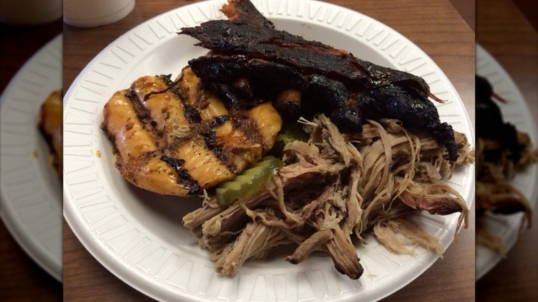 Pulled pork with grilled chicken and dry ribs