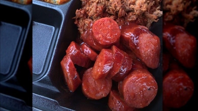 Hot links with pulled pork