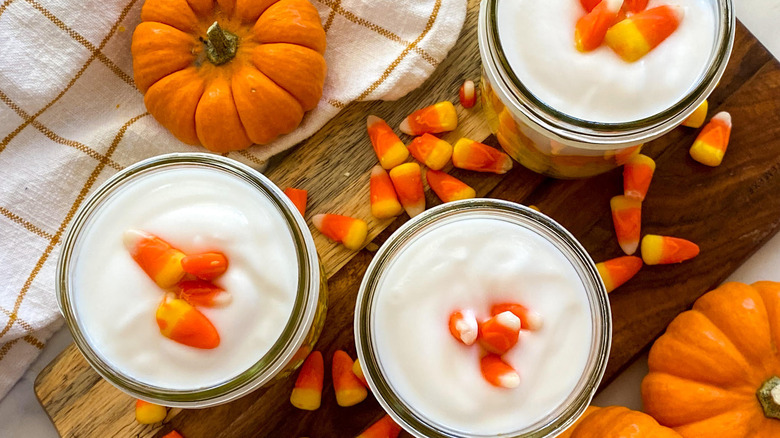 yogurt in mason jar parfaits