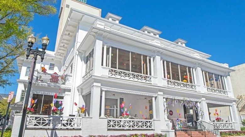 Sweet Pete's Candy white store exterior in Florida
