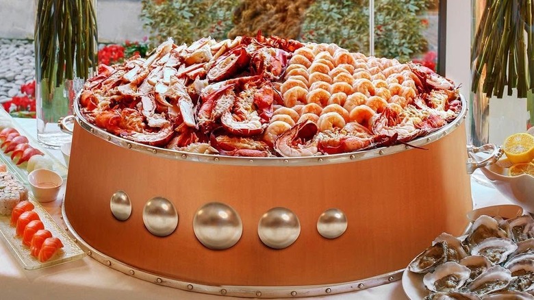 the seafood station at Wing Lei