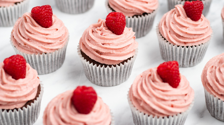 raspberry cupcakes