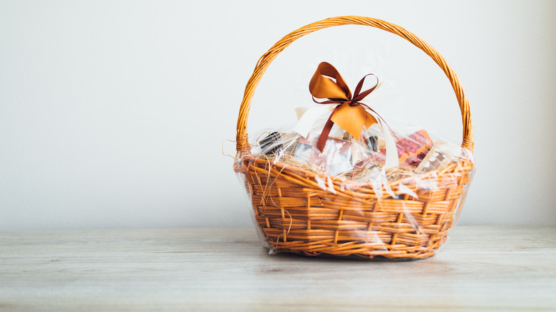 Coffee and tea gift basket 