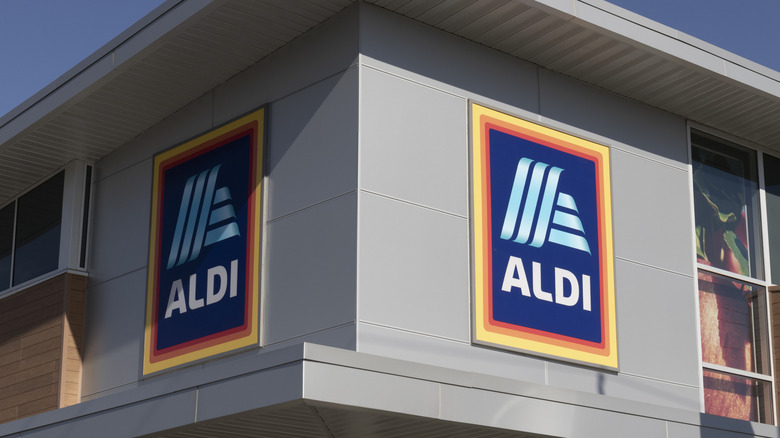 Aldi store sign