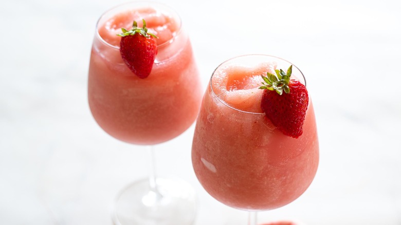 frosé in glasses 