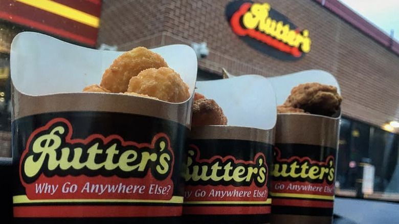 Cups of Rutter's fried goods lined up on a dashboard