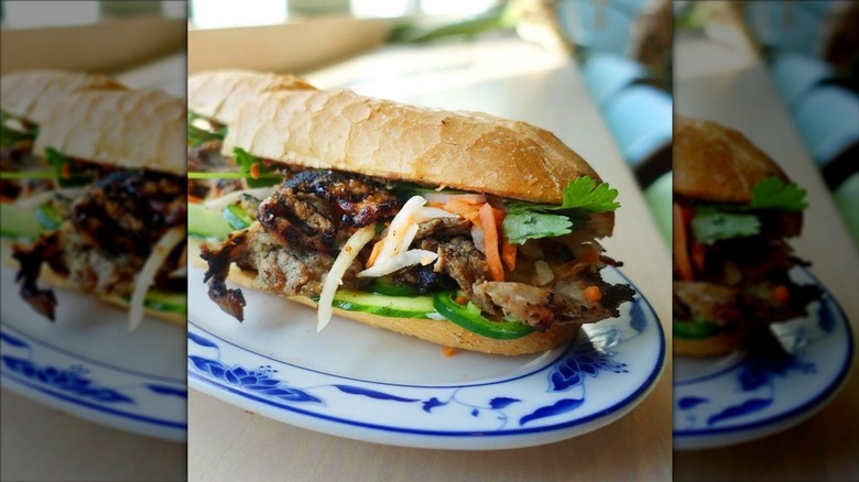 close up of banh mi on a white and blue plate