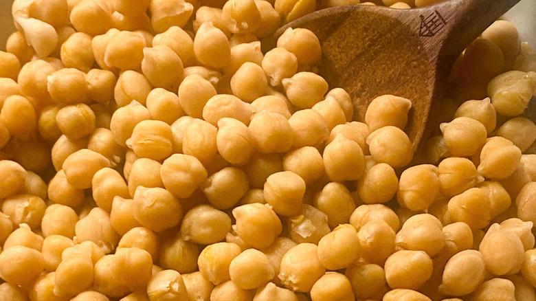 cooked chickpeas garbanzo beans