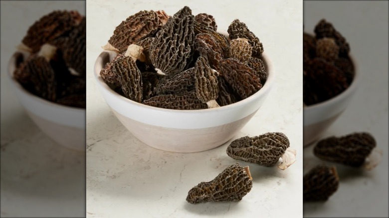 morel mushrooms in bowl
