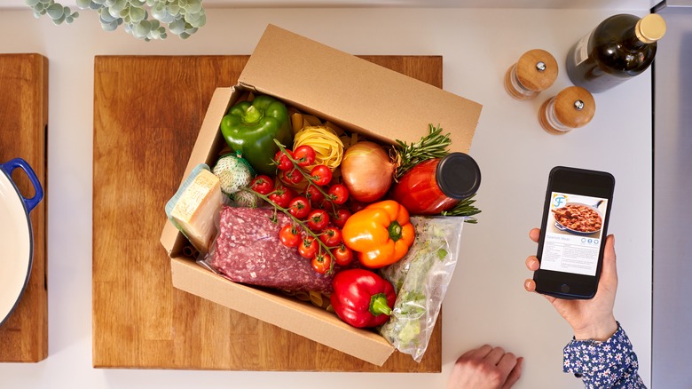 Grocery delivery from above