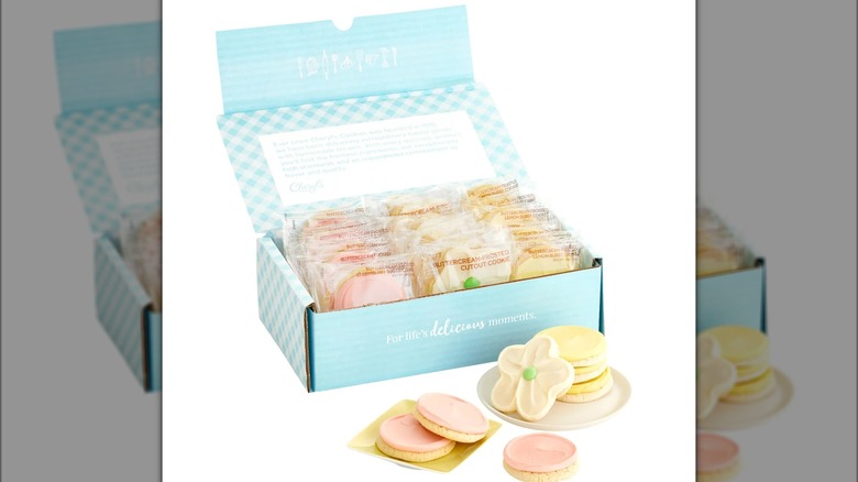 Gift box with spring-themed cookies.