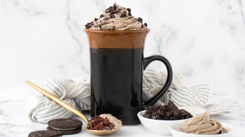 Oreo mug cake with toppings